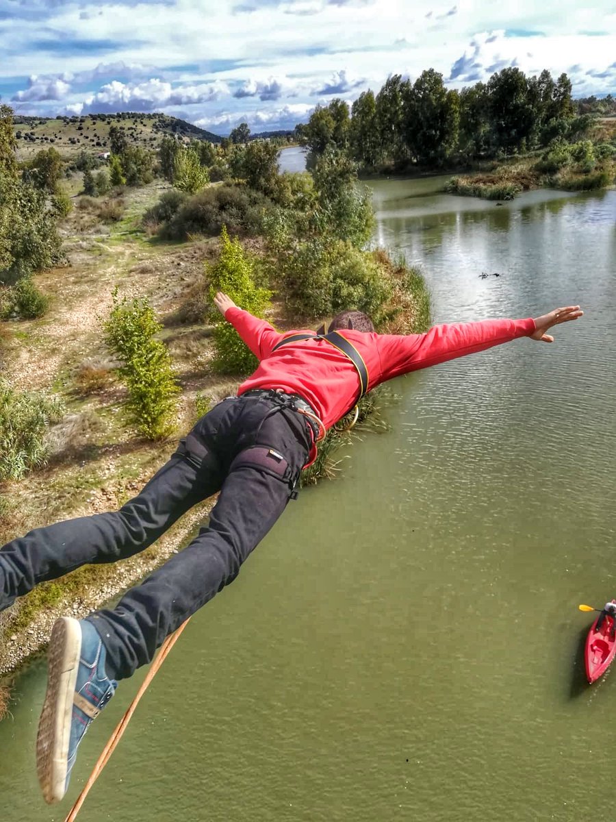 🎶Saltaaaaa, salta conmigo, digo saltaaaaa, salta conmigooo🎵😂 Os tomáis la canción al pie de la letra 😂 #aventurextrema #puenting #valdivia
