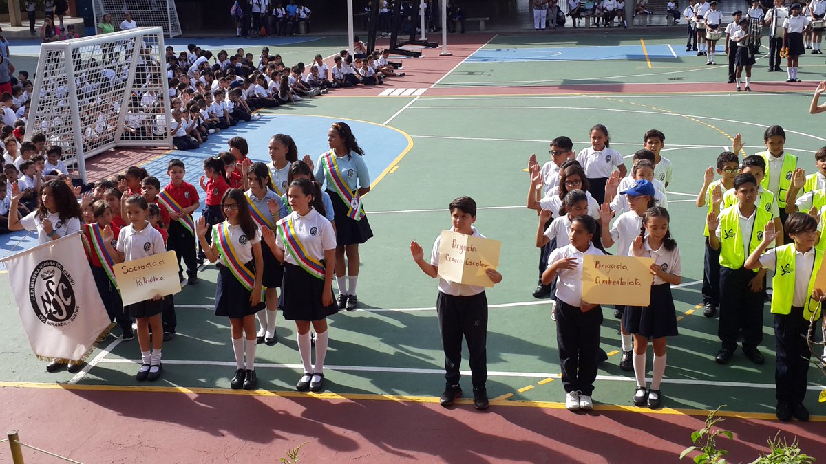 UEP_NSC's tweet photo. #09nov2018 Juramento de Brigadistas y Voceros #NSC 
#SociedadPatriotica
#BrigadaPatrimonial
#BrigadaAmbientalista
#BrigadaConucoEscolarGenteVerde
#BrigadaEcológica   
#SaludEscolar
#PrimerosAuxilios
#GestióndeRiesgo #PatrullaEscolar #DerechosHumanos
#ConvivenciayPaz
#Voceros https://t.co/fpstGpVeCr