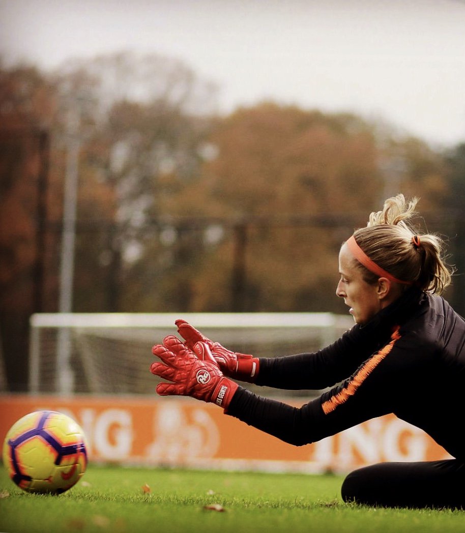 KeepableNL's tweet image. Oranje leeuwin Loes Geurts🦁
Nederlands elftal vrouwen🇳🇱🔶

Succes vanavond!

keepable.nl