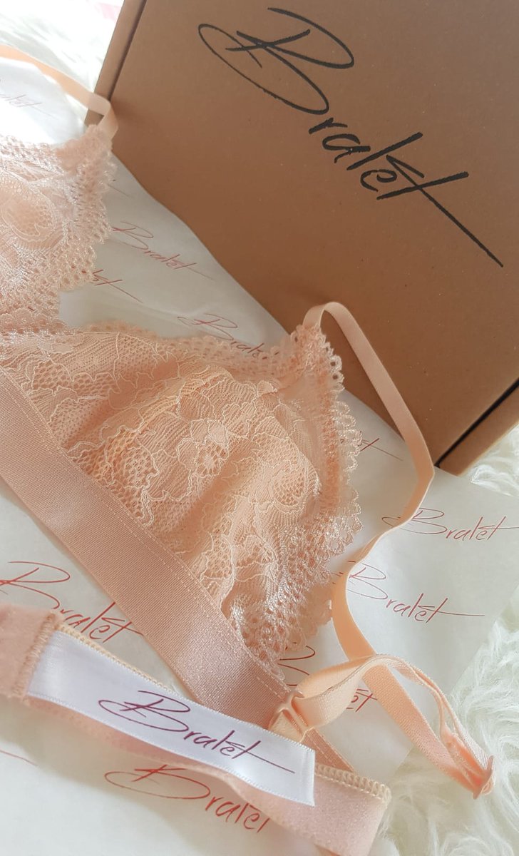 BraletTr's tweet photo. Çekiliş zamanı! 🔥
Bu tweeti RT'leyen ve bizi takip eden;
1. şanslı takipçimize büstiyer bralet ve string, 
2. şanslı takipçimize üçgen bralet ve string hediye ediyoruz. 
14 Kasım Çarşamba akşamı kazananları açıklayacağız. 
#MemelerKazanacak Bol şans! https://t.co/xpaLNEcwRu