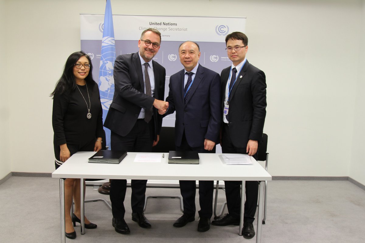 Martin Frick (@cmfrick) on Twitter photo Pleased to sign agreement with @GEIDCO on new partnership with <a href="/UNFCCC/">UN Climate Change</a>, which promotes #CleanEnergy, #EnergyAccess and #PowerGrid interconnectedness, essential to achieve #ParisAgreement goals and #GlobalGoals. #COP24 #SDG7 #SDG13 Pleased to sign agreement with @GEIDCO on new partnership with <a href="/UNFCCC/">UN Climate Change</a>, which promotes #CleanEnergy, #EnergyAccess and #PowerGrid interconnectedness, essential to achieve #ParisAgreement goals and #GlobalGoals. #COP24 #SDG7 #SDG13
