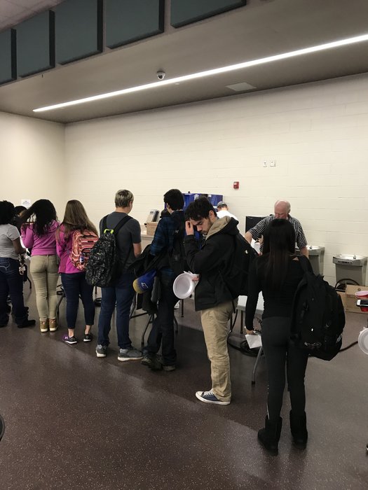 BHSTigersInfo's tweet photo. Over 700 BHS students are having pancakes this morning for making the honor roll first marking period - great job TIGERS! https://t.co/jHHi4mFUjt