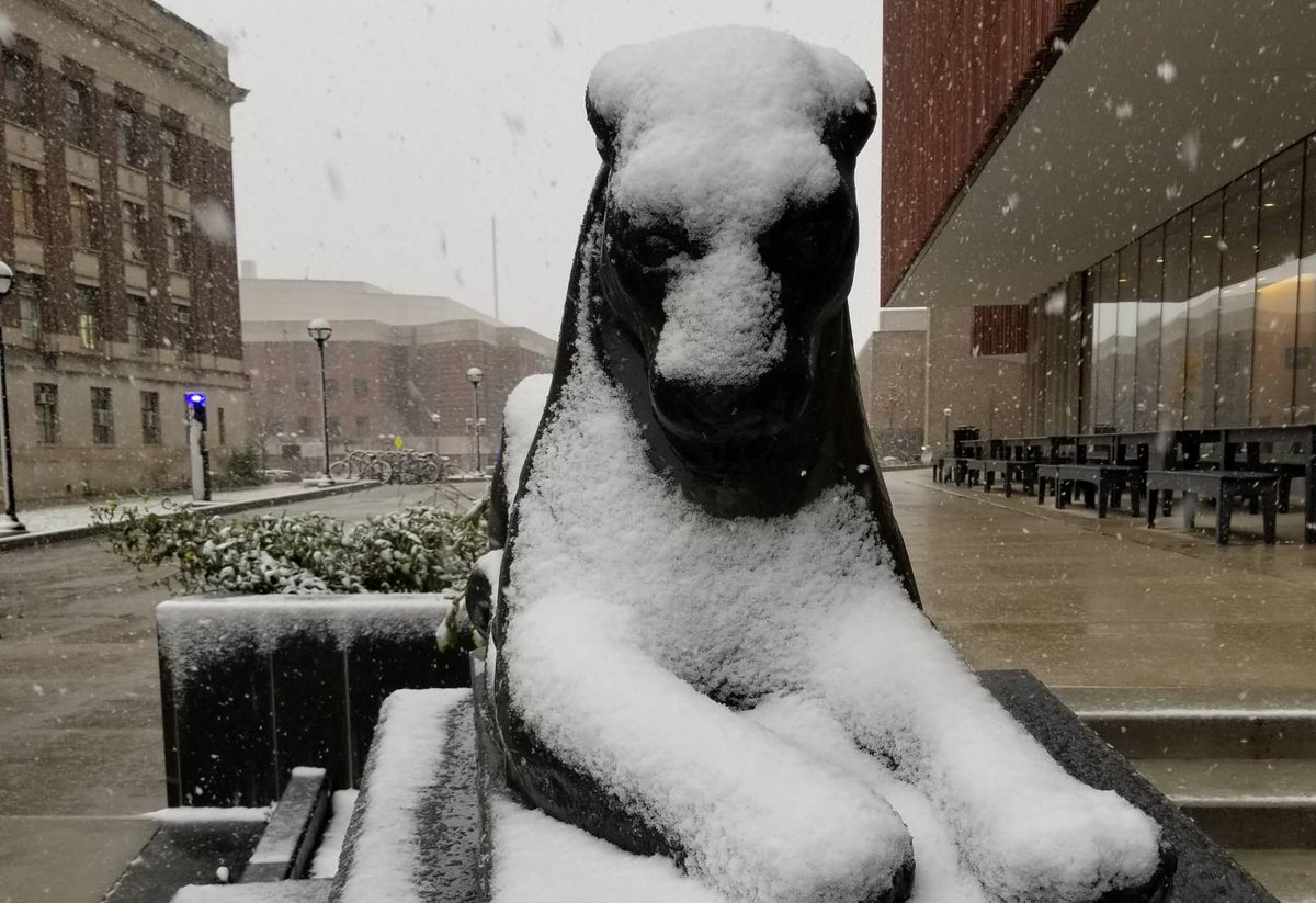 UMMNH's tweet photo. #FirstSnow

 #UMsocial #UMlsa #campus #umich #AnnArbor #visitannarbor #BSB https://t.co/cK2pHoEU6g