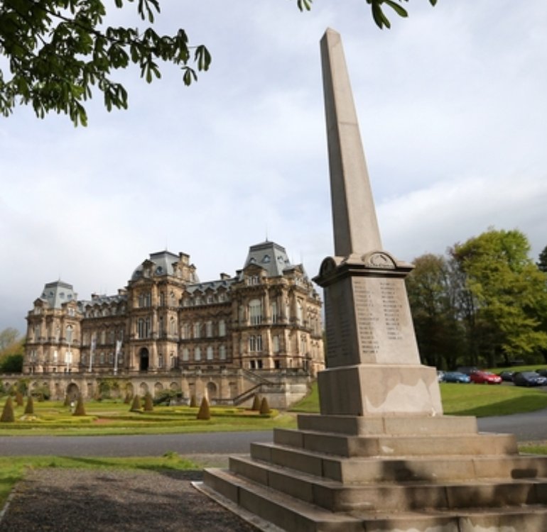 When five Barnard Castle brothers were killed in WW1, the vicar's wife wrote to the Queen (Mary) asking that the sixth be brought home and spared (<a href="/teesdalemercury/">Teesdale Mercury</a> report below). Their mother laid the first wreath on Barney's new war memorial in 1923. #WeWillRememberThem