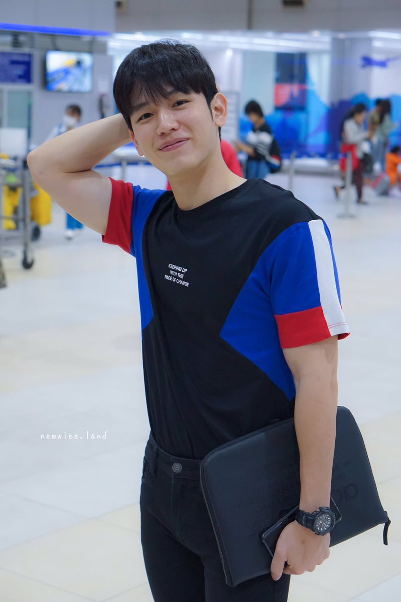 Reindy27's tweet photo. หินกลับกทม.แล้ว หนูงานทุกวันเลย พักผ่อนนะ Cr.newwie land #เตนิว https://t.co/HNVtCymqZI
