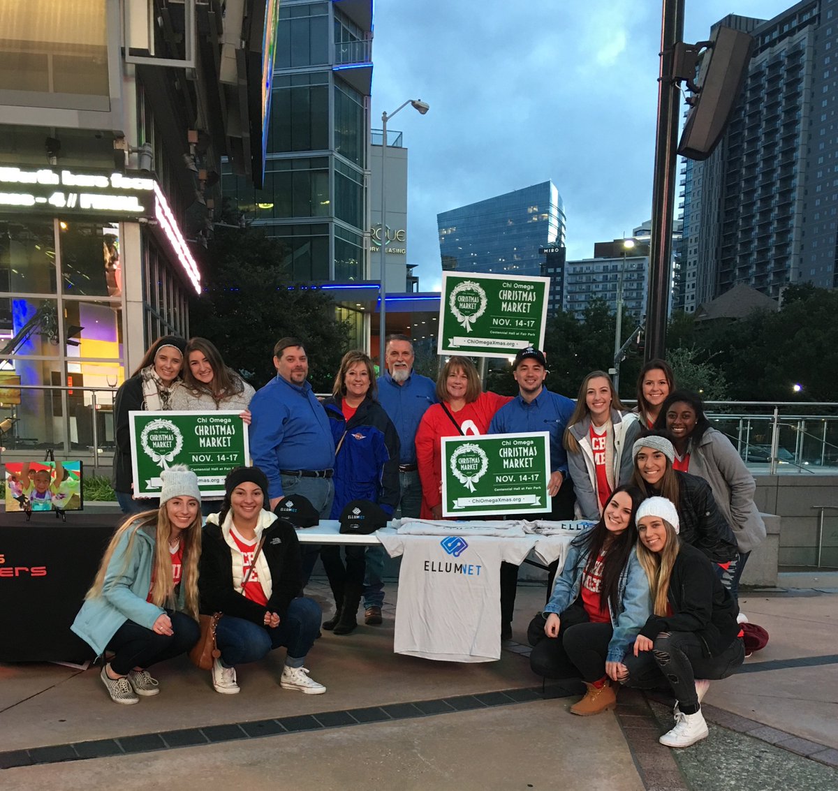 EllumNet's tweet image. Had a blast celebrating with @wfaa and @ChiOmegaXO for #ChiOmegaXmas40 this morning! Proud to be a corporate sponsor AND the selected internet provider for the market this year. Come shop the market next week in Centennial Hall at @fairpark!