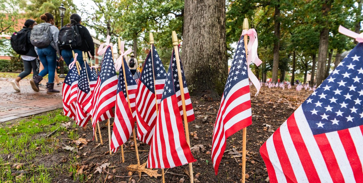 We've been honoring #military service in several ways in the weeks leading up to #VeteransDay and have more events scheduled → go.ecu.edu/62ca979d 🇺🇸