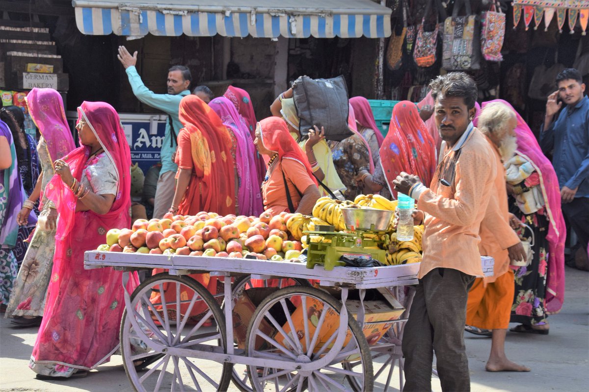 Happy #Diwali everyone! This time last year I was so-so-so enjoying #India Here's a glimpse of street #festival #food on this #FoodieFriday @incredibleindia #ifwtwa #FestivalofLights #DiwalikiSafai #DiwaliCelebration