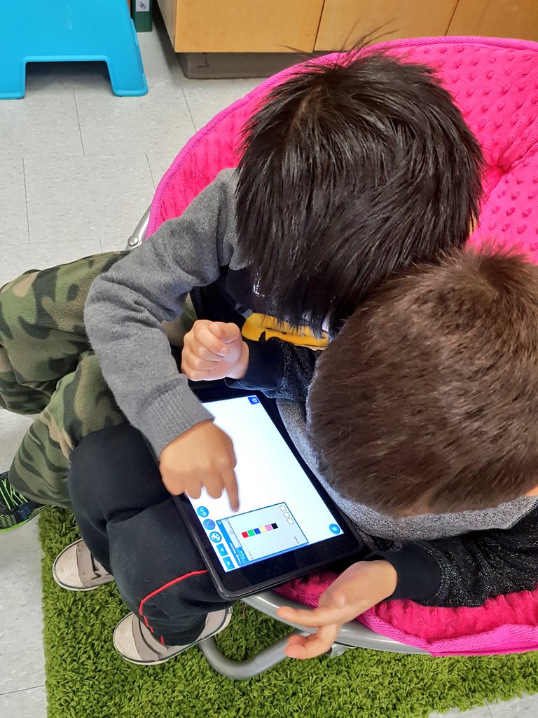 JRiversoCorreia's tweet photo. EXPLORING @ONmathies 😉 We're creating PATTERNS using attributes this morning ~ colour, shape or number !! LOVE that my Ss discovered how to use the app all on their own ... they're teaching me about all it's features 😊 https://t.co/1Bv4fnPLRO