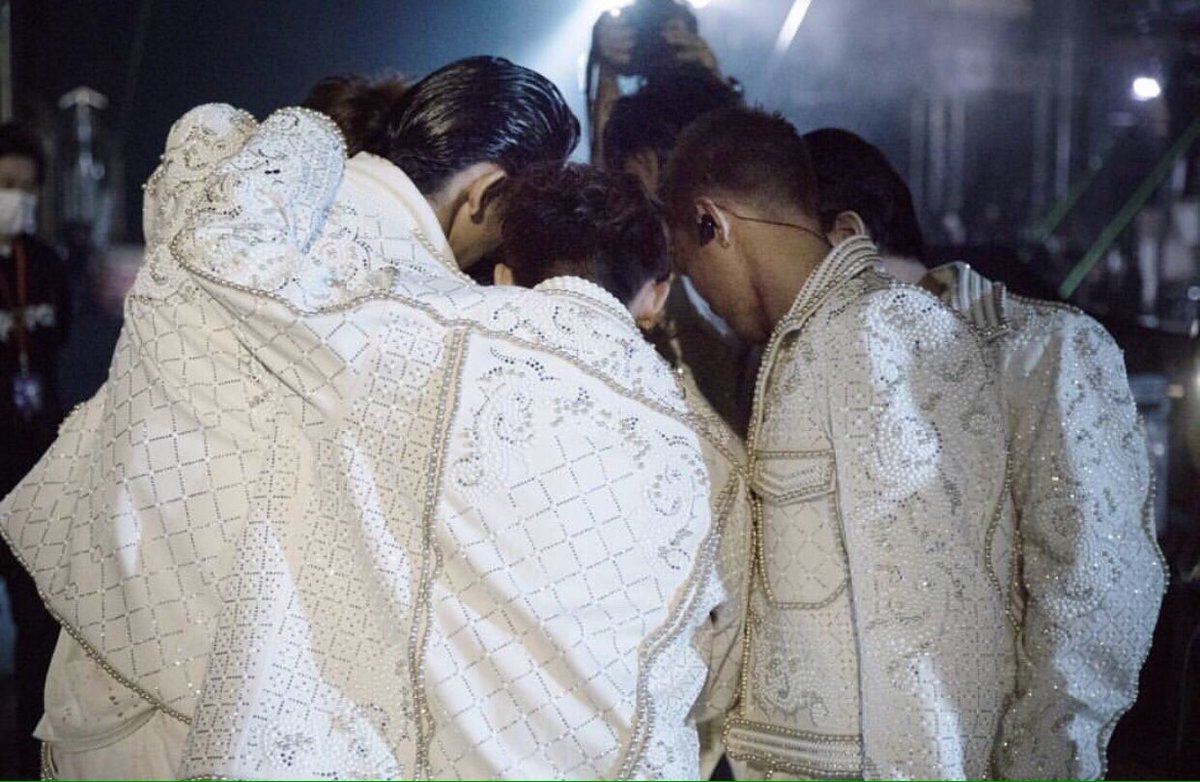三代目 🌈8 Anniversary⭐️

ソロ活動が増えて7人に会えないのが寂しかったりしたけどソロでも1人1人が活躍していく姿が本当に嬉しかった😢
いつもLove,Dream&amp;Happinessをありがとう🙏来年の三代目が楽しみです✊✨
いつまでもfamの虹です🌈💕

 #三代目JSoulBrothers  #三代目8Anniversary  #JSB