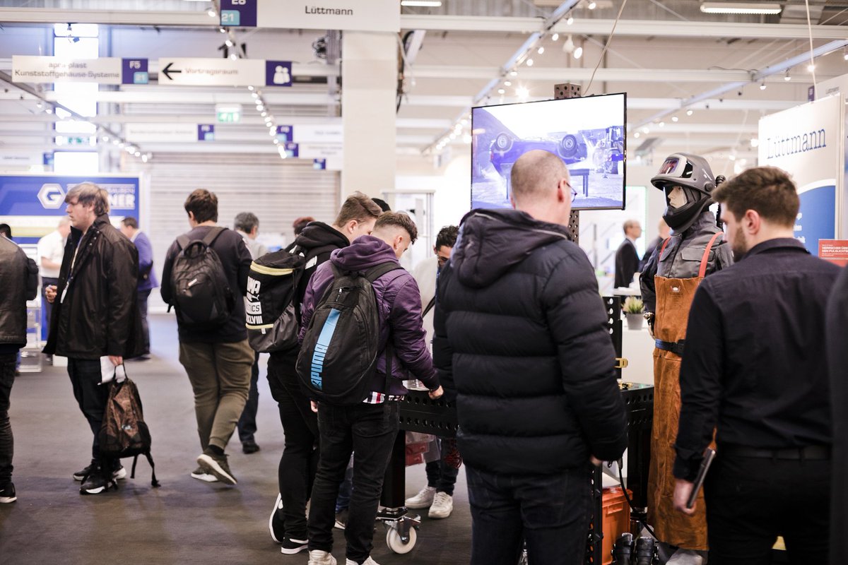 FMB_Messe's tweet photo. Der dritte und somit letzte Tag der #FMB2018 neigt sich dem Ende zu. Die Stimmung war klasse!
Es wurden konstruktive Gespräche geführt, es gab innovative Produktneuheiten zu entdecken und zahlreiche Lösungswege wurden aufgezeigt. Wir freuen uns auf die nächste FMB: 6. – 8.11.2019 https://t.co/IIq7wA6uI4