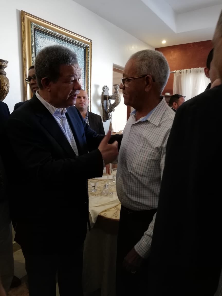 FPcomunica's tweet photo. El compromiso asumido por @LeonelFernandez de escuchar a la gente para aprender de la gente no se detiene, continúa en el Sur, ESCUCHANDO! #LeonelEscuchaSanJuan https://t.co/sSYbXCIfy5