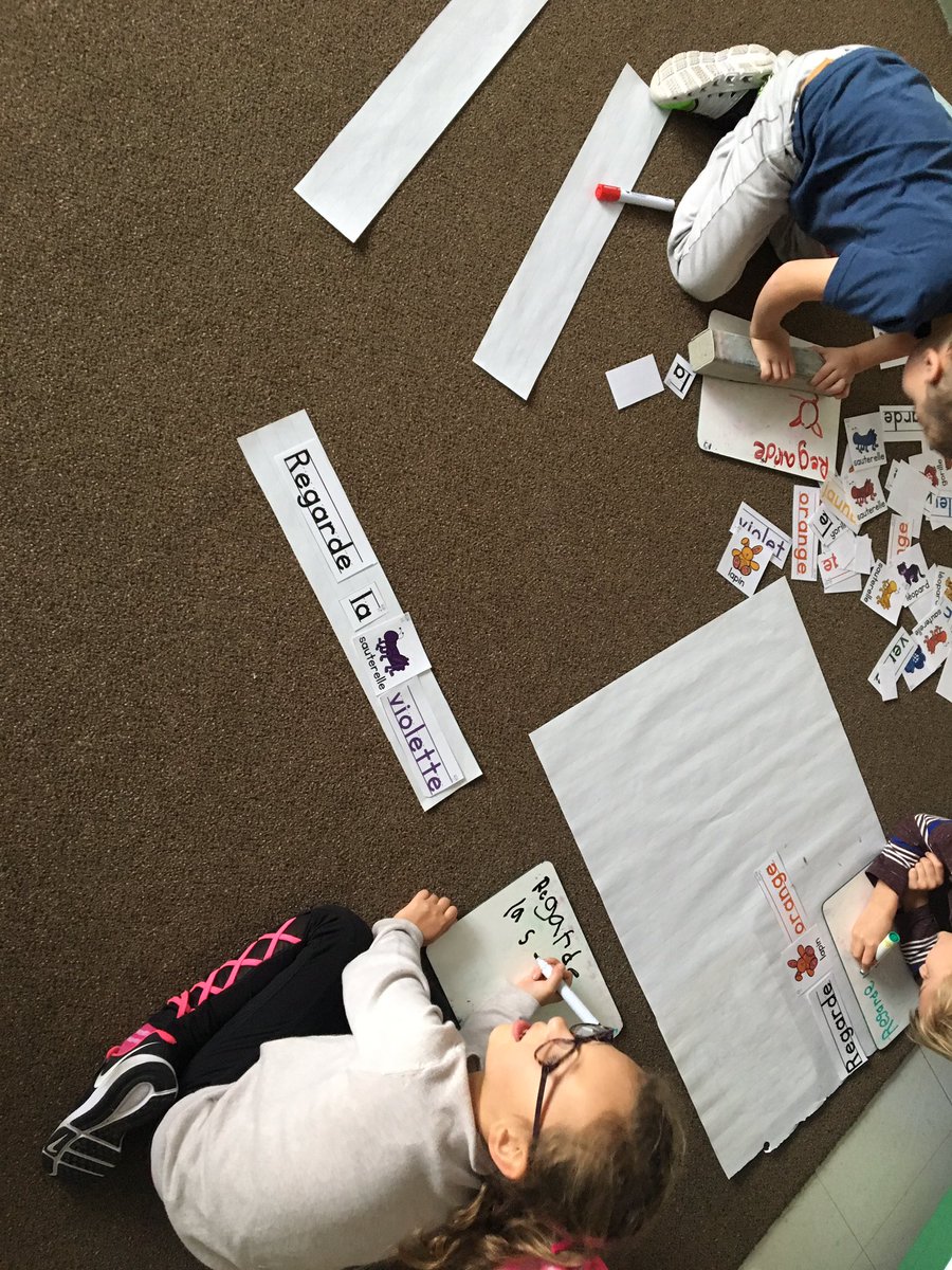 MlleFelice's tweet photo. Our Writer’s workshop today. 
We are writing about les animaux and les couleurs! #writingcentres #firstgrade #frenchimmersion https://t.co/s2uwDWvQU6