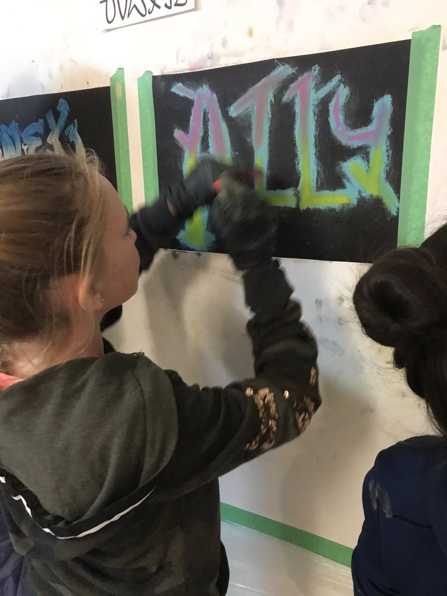 kellyaireche's tweet photo. So many colours and so much creativity @tapcreativityon @LdnArtsCouncil @cedarhollowps https://t.co/ResM0oOWke
