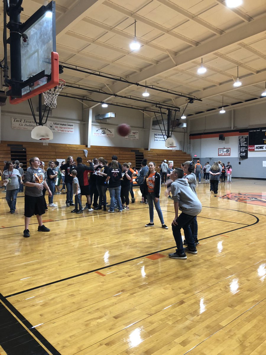 Shallowater68's tweet photo. @VmsFerocious Area Basketball Skills! #inthisourhouse we compete #SpecialOlympics #competitors https://t.co/Mr32Fmbaco