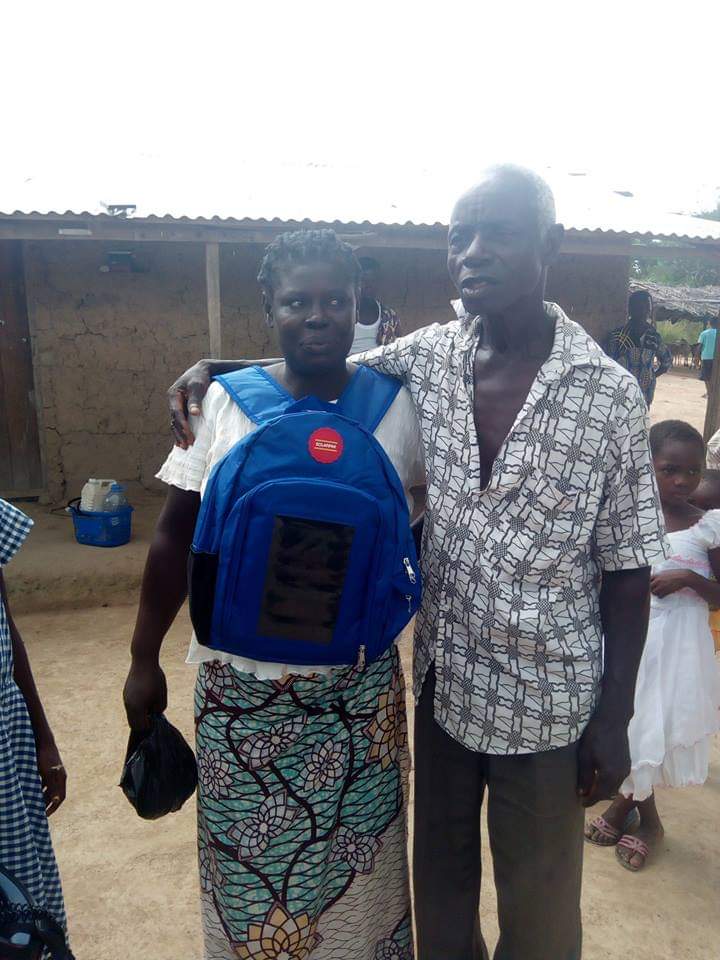 YiwoZone's tweet photo. Ce sont 16 écoliers de wolé N'zué (agneby tiassa) qui ont reçu des sacs d'école solaires @solar_pak afin d'avoir la lumière pour faire leurs devoirs.
C'était le bonheur chez parents et enfants.
Offrez un sac. 07 00 67 87/ yiwozone@gmail.c
#yiwozone #solarpak #eclaironsleursetudes https://t.co/UbPEXRlfDq