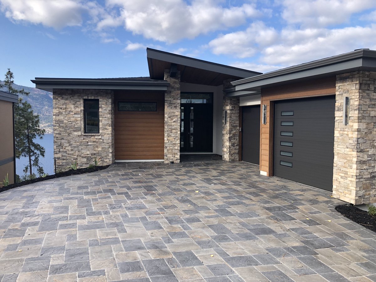 Built by Link Custom Homes- This beautiful home in McKinley, BC features a blend of our Creative Mines Split Modular Greypearl and Timberwolf stone. #mixology