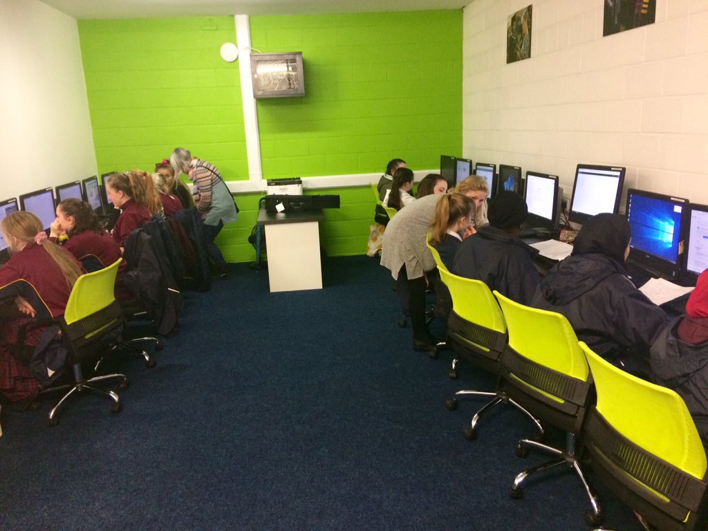 Our TY students working hard on their Scifest and BTYS projects with the help of Teen Turn. #projectsquad  @colnanonagle @TeenTurn @griffithcollege @BTYSTE @SciFest4STEM