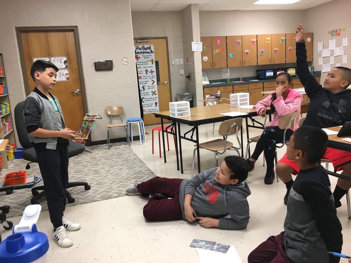 MsBinkleyCMS's tweet photo. My ELL RTI class read a book about animal defenses this week. They then chose an animal they read about to do further research &amp; are presenting their findings today. Great researchers &amp; great questions/comments from audience members! #ccsdtn #everystudenteveryday @CheathamMiddle https://t.co/rbBomrmEi0