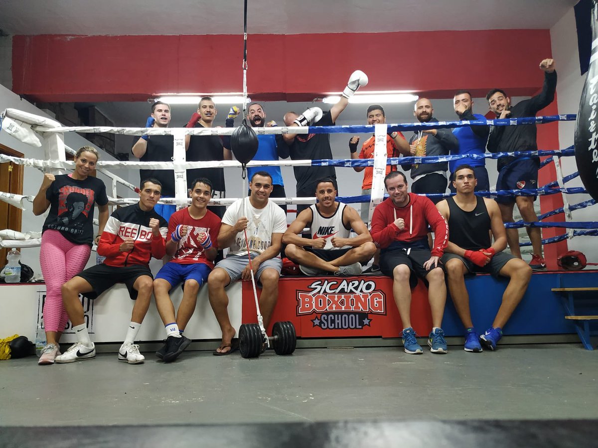 BoxingSicario's tweet photo. 💪 El fin de semana no empieza hasta que termina tu clase de #boxeo #clase #boxing #training #viernes https://t.co/8QQdGrpZtJ