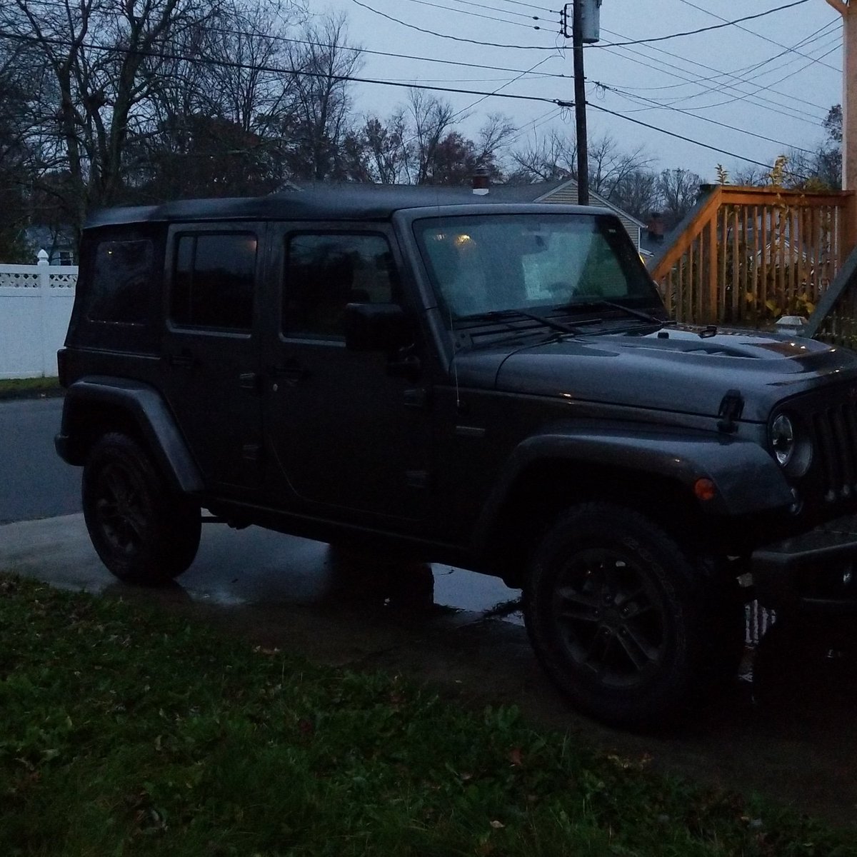 RampItUpGaming's tweet photo. My baby is getting that free all natural bath!!! #jeep #jeeplife #freebath #gettingclean https://t.co/IxxRhR5iim