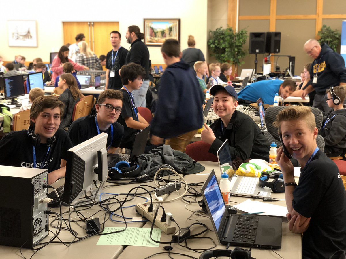PaulHill_io's tweet image. Utah&apos;s largest 24hr hackathon #CodeCamp2018 is in full swing with 300 participants and 17hours to go #BringYourGenius