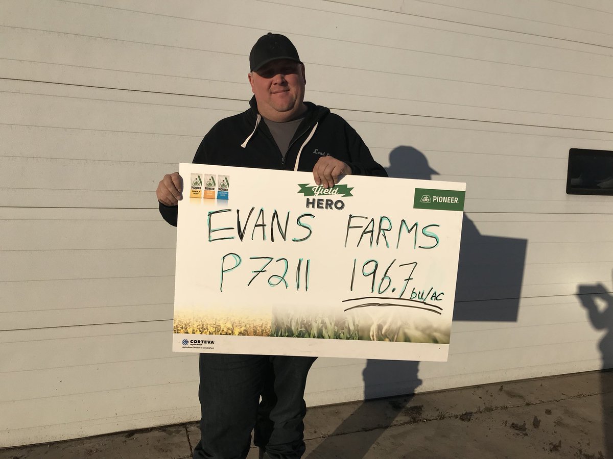 P7211R running hard.    Tks Evans Farms for the awesome trial.  #yieldhero18.   <a href="/PioneerSeedsCA/">Pioneer Seeds Canada</a>