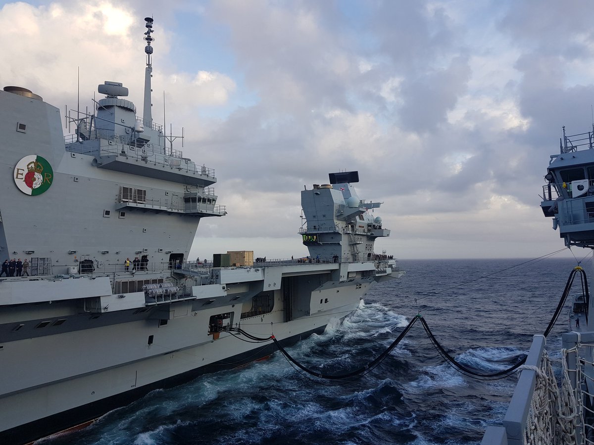 A day of firsts on Tuesday as the Tidespring conducted the first operational RAS with the @HMSQnlz and the first Tide Class simultaneous RASing and flying serial while refuelling @HMS_MONMOUTH. #royaltweetauxiliary #rfatidespring