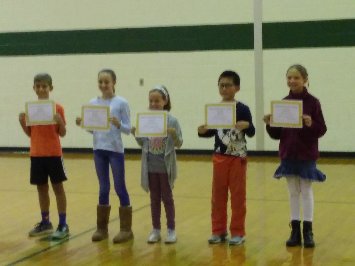 CindyFoy's tweet photo. Congratulations to these outstanding ROARS recipients! #growinggreenfieldes https://t.co/mt2qInXDI3