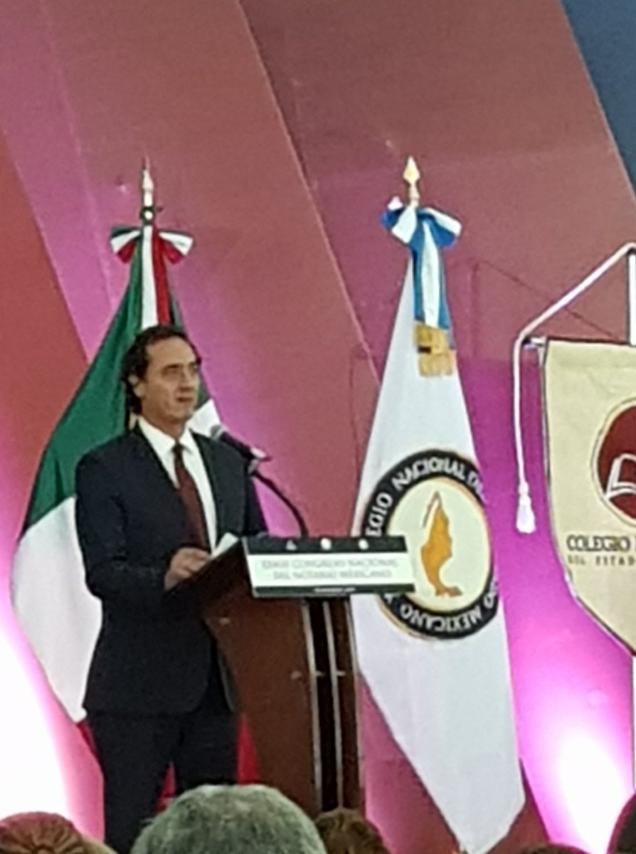 davidgarlu's tweet photo. XXXIII Congreso Nacional del Notariado Mexicano #Durango2018 preparación y actualización permanente para continuar sirviendo a la sociedad con @AlbertoEBeltran #congresonacionaldelnotariado @notariadomex @notariosver https://t.co/9WsZXBnRI1
