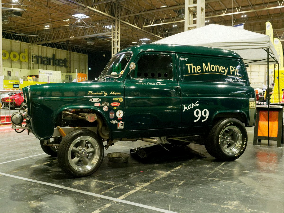 So many Fords, so little time... #classicmotorshow