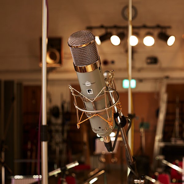 AbbeyRoad's tweet photo. A new pop-up Abbey Road recording studio opens on Monday in the form of the Abbey Road Song Shack, on the 1st floor of #SelfridgesLondon with Ralph Lauren Polo Rocks.  Step up to the mic from Monday morning! 

Book here: https://t.co/fAyJQfPsZW

 #PoloRocks #MyRL @PoloRalphLauren https://t.co/ethAOdmx2D