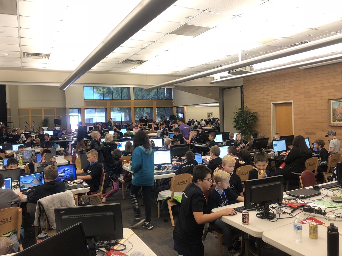 daldixon9's tweet image. @Redmtelementary Students working hard #bringyourgenius2018 #codecamp2018 @codeclubedu @SherriLords @hmorse13 @washk12