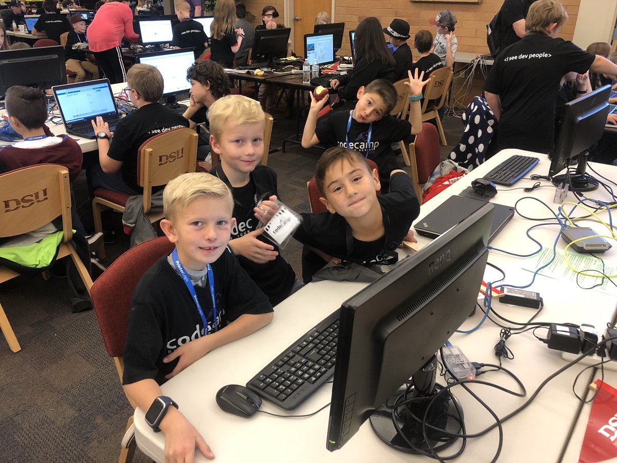 daldixon9's tweet image. @Redmtelementary Students working hard #bringyourgenius2018 #codecamp2018 @codeclubedu @SherriLords @hmorse13 @washk12