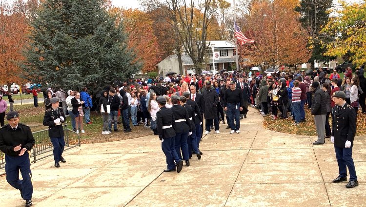 Mrs_RogersTMS's tweet photo. 🇺🇸 Such a beautiful, moving celebration for #VeteransDay2018 ⭐️ it was amazing to honor the vets who work here at Talley and within the community! @BSDk12 #Talley212 #talleypride #bsdpride https://t.co/eKdpIfDmMO