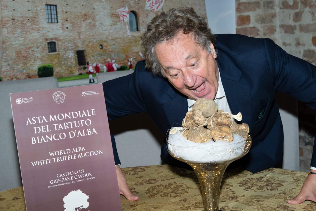 Castello di Grinzane (@cgrinzane) on Twitter photo Non mancherà neanche quest'anno il fedele amico dell'Asta Mondiale del Tartufo Bianco d'Alba, <a href="/Enzo_iacchetti1/">enzo iacchetti</a>! #astatartufoalba Non mancherà neanche quest'anno il fedele amico dell'Asta Mondiale del Tartufo Bianco d'Alba, <a href="/Enzo_iacchetti1/">enzo iacchetti</a>! #astatartufoalba