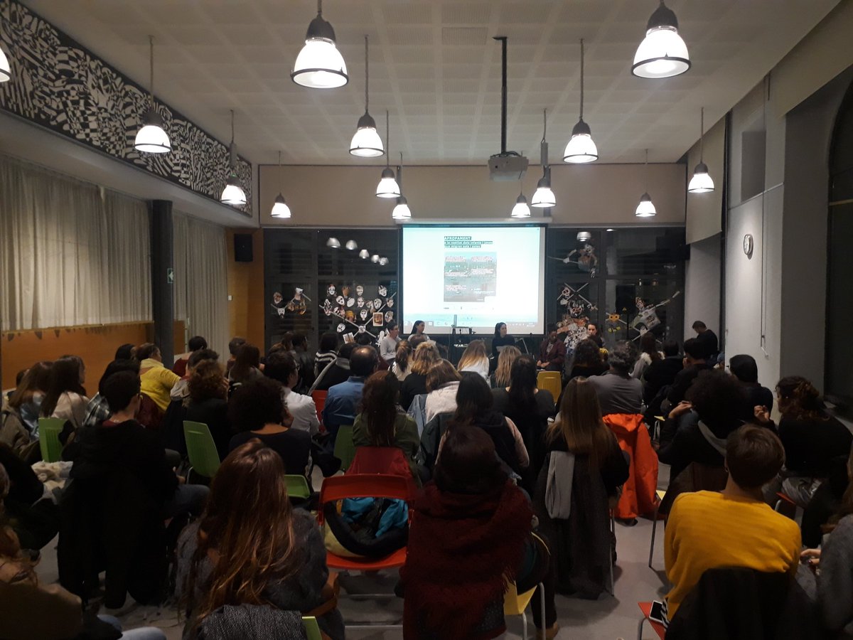 CasalPou's tweet photo. Darrer dia de les Jornades d'#Apropament d'@eicascantic. Avui les tècniques que treballen amb ells parlen de la situació d'aquests joves https://t.co/TEX6J4AkxY