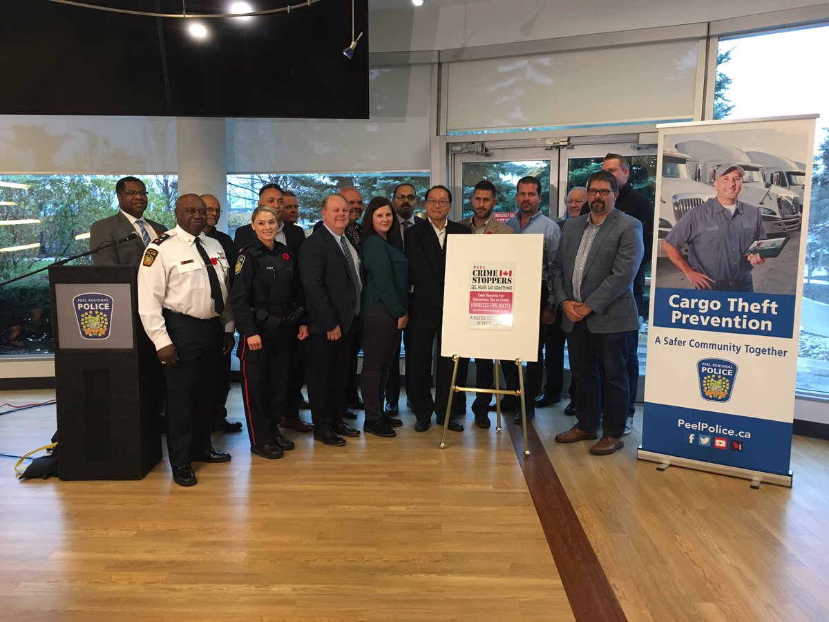 Kevin_Yarde1's tweet photo. Deputy Chief Andrews discussing cargo theft @PeelPoliceMedia launch of a new awareness program. Cargo crimes cost Canadians $5 billion every year! @InsuranceBureau @CanStopCrime #CPWeek2018 https://t.co/oqITDpJGiT