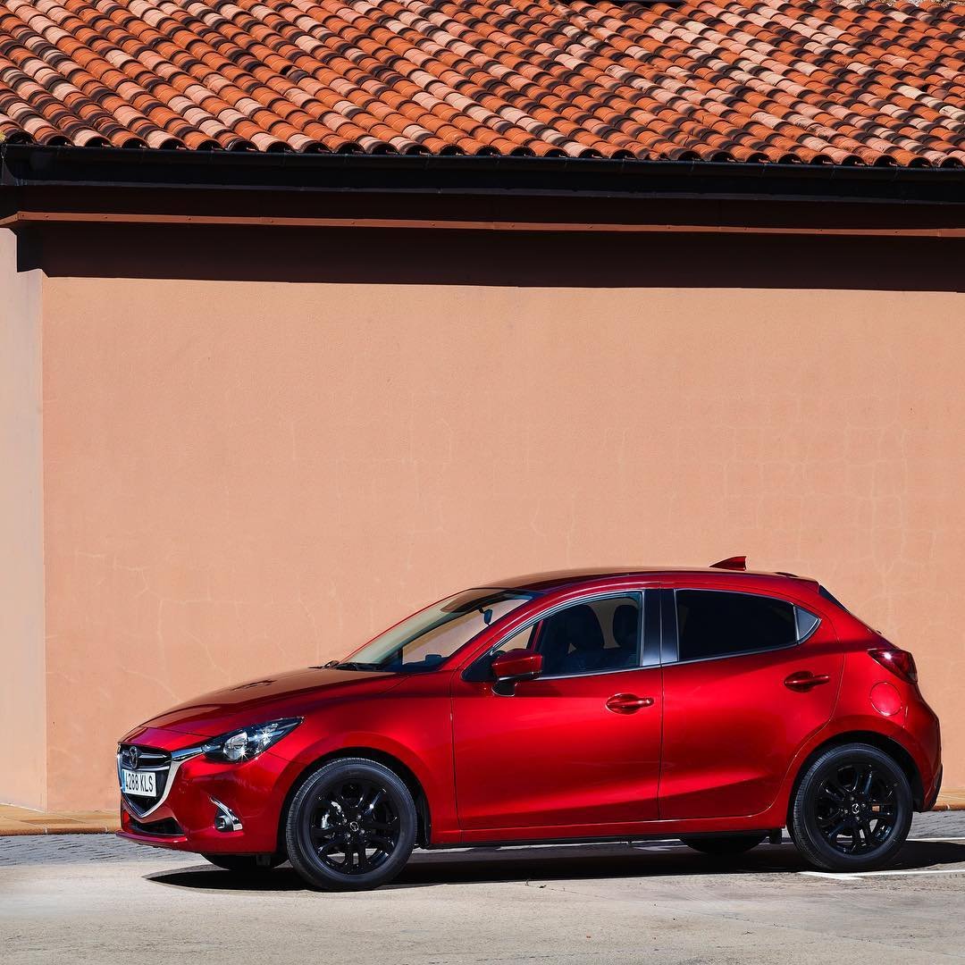 Hay rojos y rojos, y luego está el #SoulRed Crystal del nuevo #Mazda2  😎