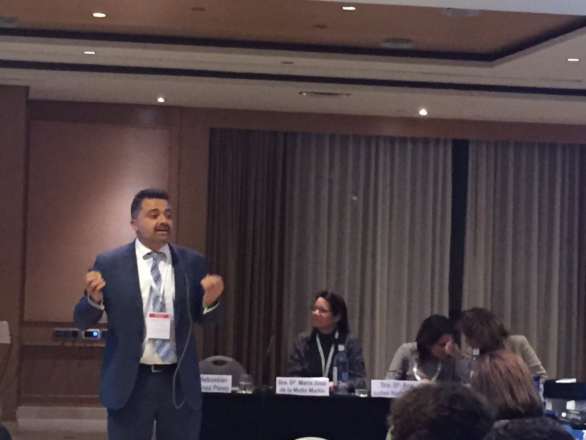 afarmaal's tweet photo. Es que eres un crack dando ponencias !!!! @srmartinezperez #SAHTA2018 @COF_Sevilla @CongresoSAHTA https://t.co/yUvAuB3mw3