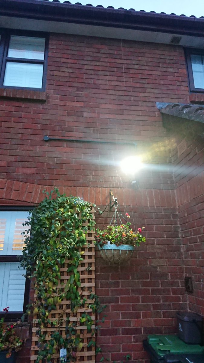 A nice little security camera job in town today. Luckily done before the rain came hammering down.

#mncelectrical #electrician #alwayshappytohelp #Electricity #LED #lettherebelight #blandford #localtrades