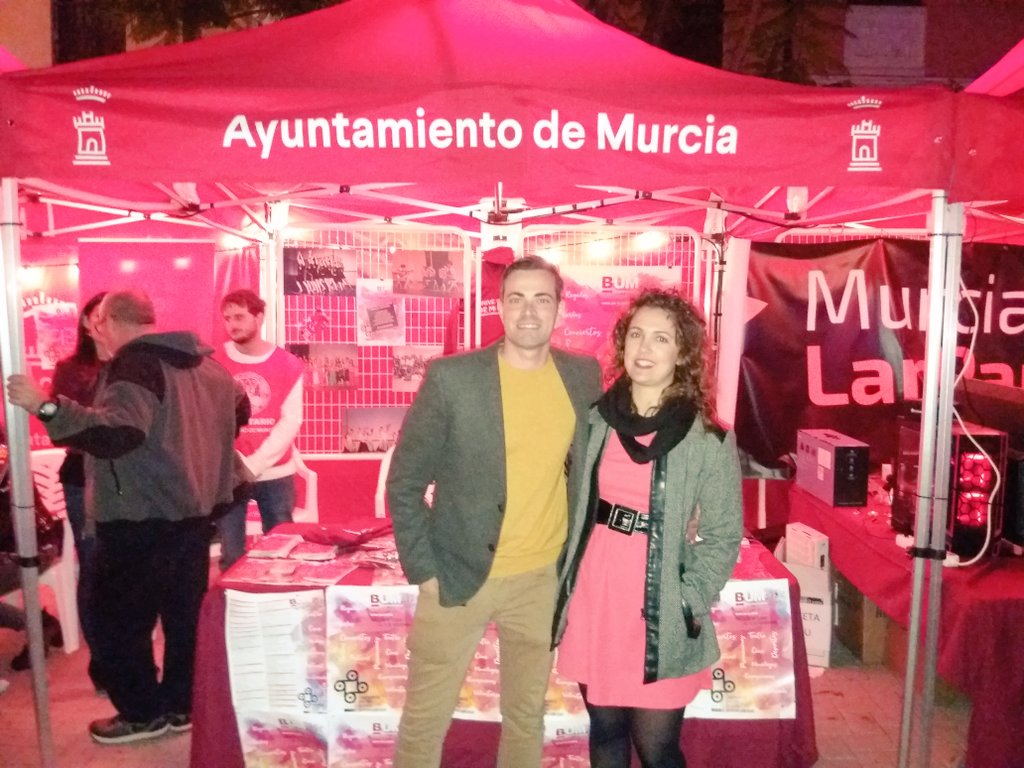 diegolopezli's tweet photo. Socializando con @CentroSocialUMU!! https://t.co/TxRX4r0KjW