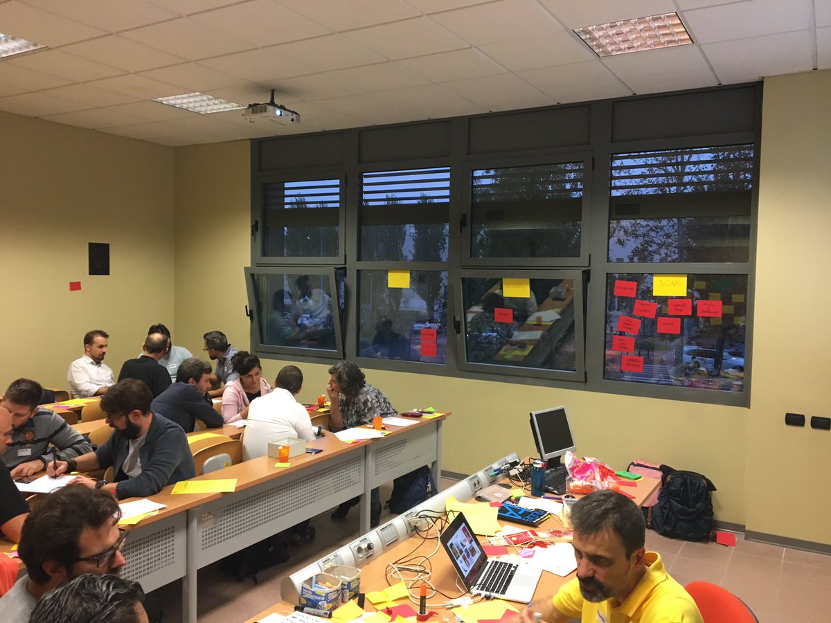 A #IAD18 <a href="/AntonioFazio20/">Antonio Fazio</a> ha presentato il suo workshop sui working agreements “Il regolaMenti”. Le regole del gioco sono anche divertenti,basta aggiungere un pizzico di colore, un tocco di pensiero laterale, una spolverata di facilitazione e mescolare il tutto con passione.