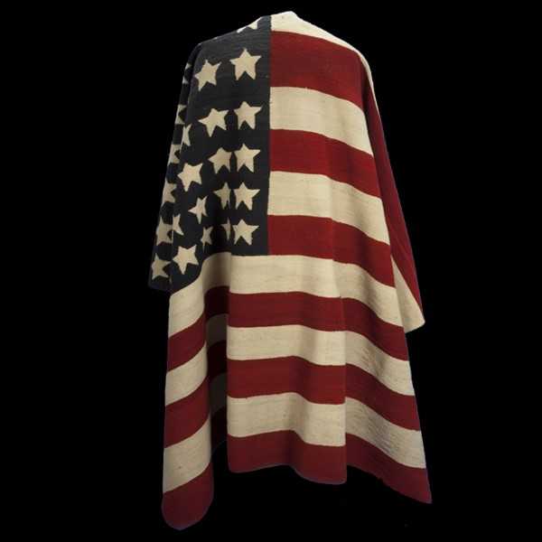 Certain her son would die during #WW1, Hosteen Nez Basa, a Navajo woman, made this blanket for his burial. When her son returned from the front alive, she donated the blanket to a fundraising raffle to benefit the local Red Cross, raising close to $1,500. #StoriesOfService