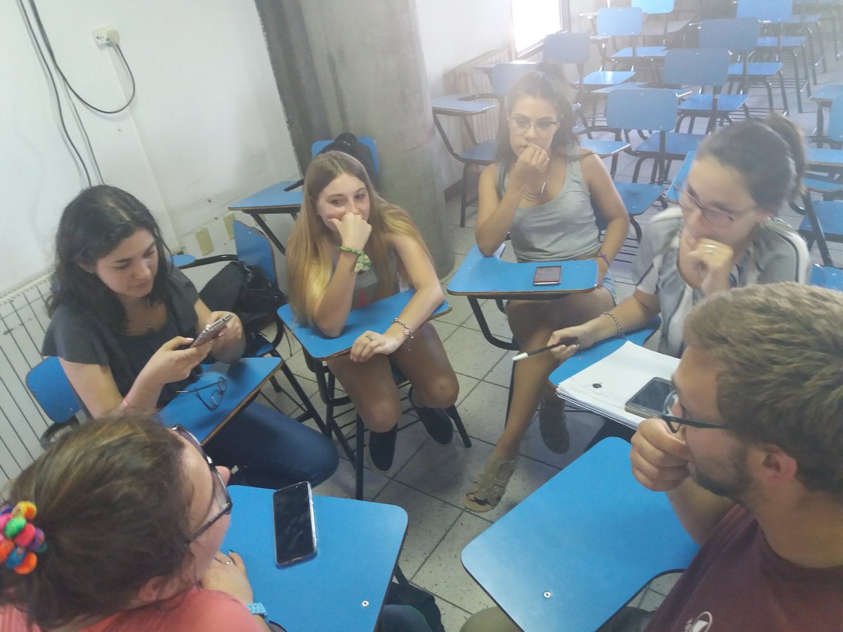 Psicoedufce's tweet photo. Última clase a cargo de los estudiantes. Abordaje del problema de la autoridad pedagógica a partir de análisis de casos https://t.co/0EdEZVR0Zl
