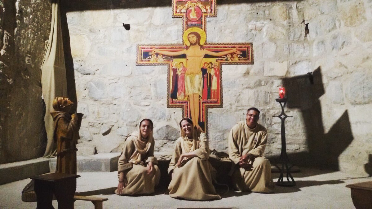 UltimoUMC's tweet image. Nessun #pregiudizio, nessuna #speculazione. Creare #sopravvivenza è l&apos;unico #regime sopportabile. Il resto, comma 1 comma 2 non ci interessa più. Le pagliacciate non appartengo  a noi. Il #gregge si sveglierà. No #tiranni. #capitanoultimo