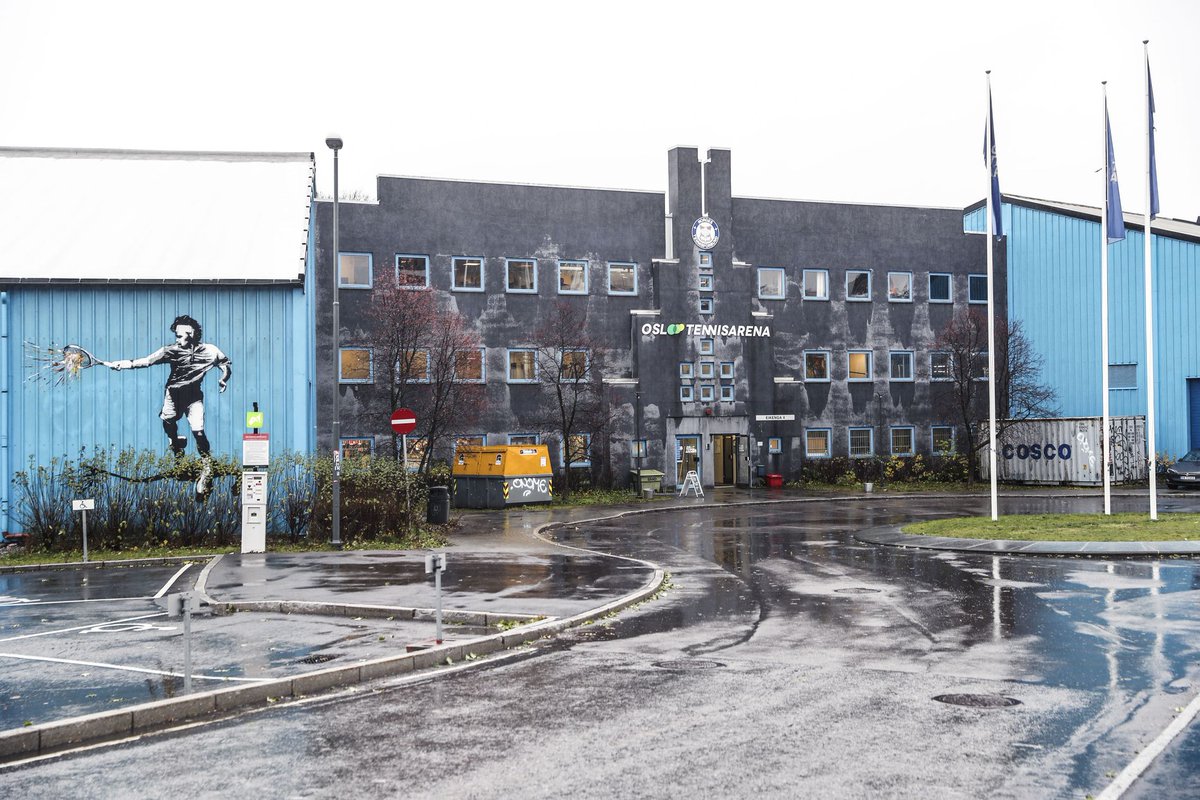 Genial forretningsidé: Beriker seg på fellesskapets bekostning ved stenge for idrettsvirksomhet og cashe inn på ekstern utleie til firma der de samme folkene sitter i andre roller, i strid med regelverket fo spillemiddelfinansierte anlegg. Stor skam NTF vg.no/sport/i/kaVzqA…