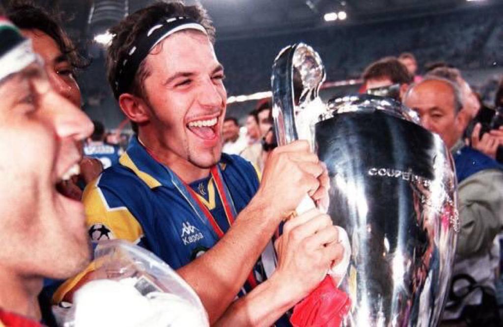 Happy Birthday to Juventus legend Alessandro Del Piero, who turns 44 today.
Games: 705 
Goals: 289 : 18 