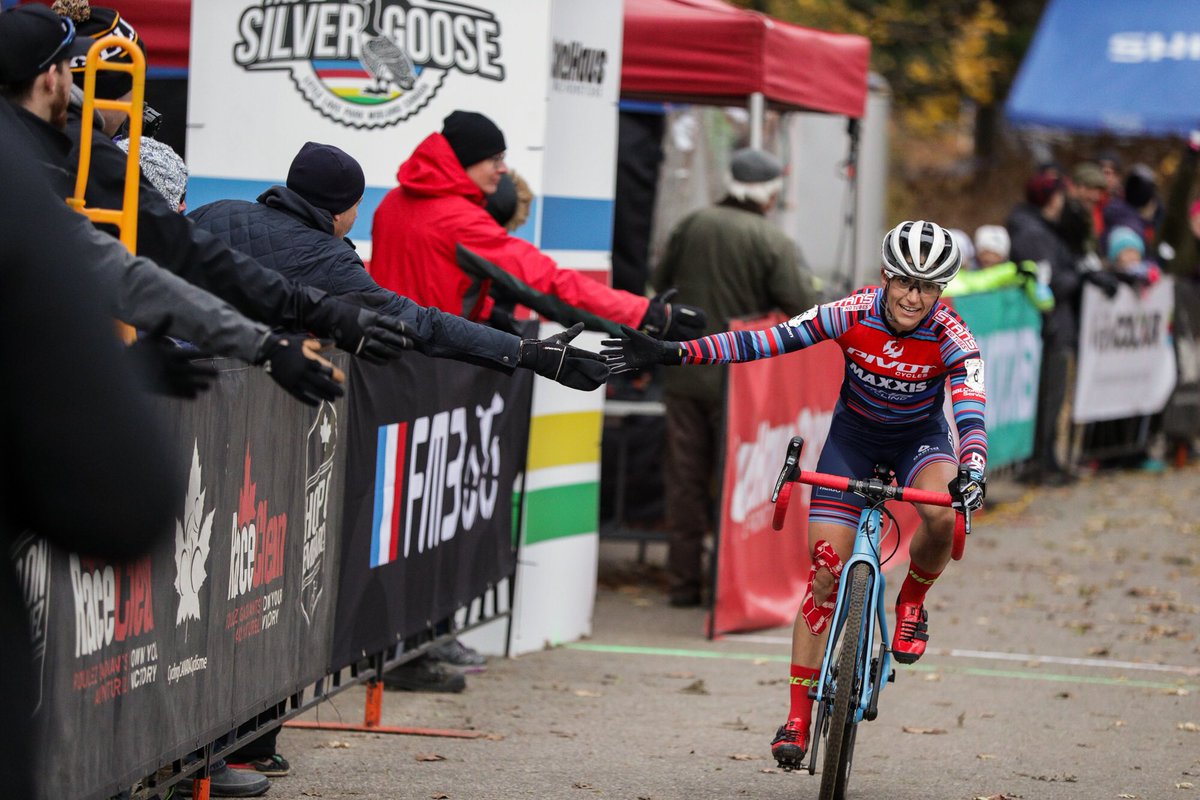 High-fivin' into Friday with @courtmcfadden 🖐️
<a href="/pivotmaxxis/">pivotmaxxis</a> #rideSDG #rideingoodcompany #silvergoosecx