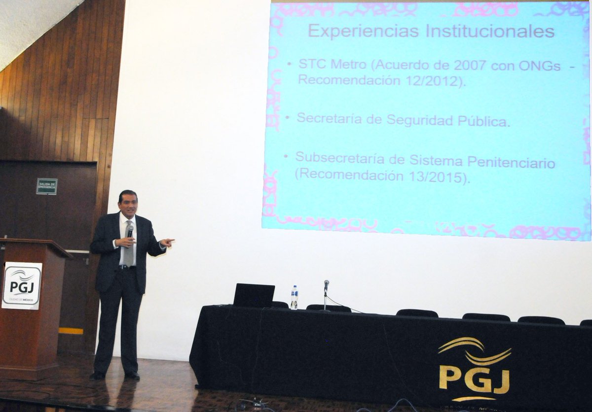 FiscaliaCDMX's tweet photo. Es importante que los y las servidoras públicas estén capacitados para brindar una mejor atención a la ciudadanía, por lo que se llevó a cabo el curso: "Sensibilización para la Atención de las Personas Pertenecientes a la Comunidad LGBTTTI" #Procurándote https://t.co/UEAYS9oW1R